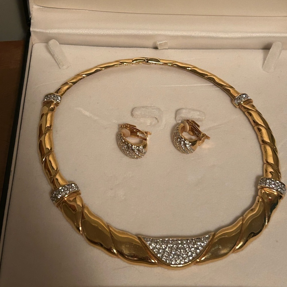 Fifth  Avenue collection necklace and earring set.